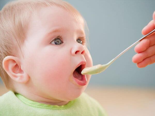 alimentar al bebe primer año